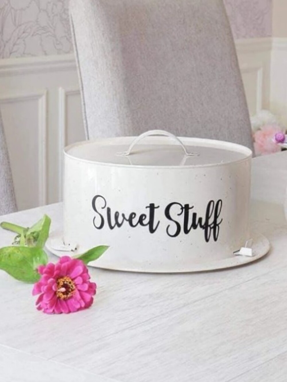 Amici Home Maddox Metal Dessert Cake Carrier - Cream Home Dining Food Storage